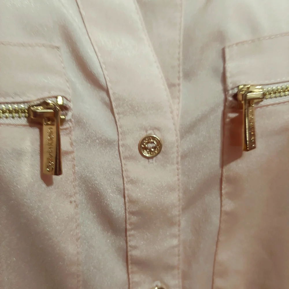 🎉🛍 Calvin Klein light pink button down blouse with gold buttons - Picture 2 of 8